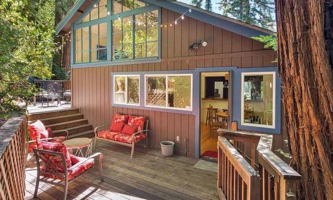 Summerhome Park Casa | Spacious, updated cabin in the redwoods (One month minmum)