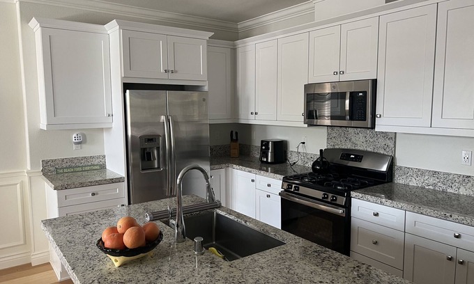 Santa Clarita Casa | Spacious, upgraded 3 bedroom townhome