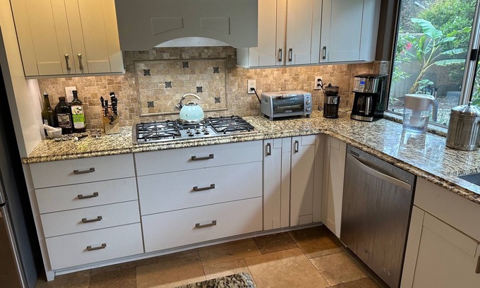 Ventura Casa | Spacious upscale four bedroom home with gourmet kitchen, Den, and game loft.