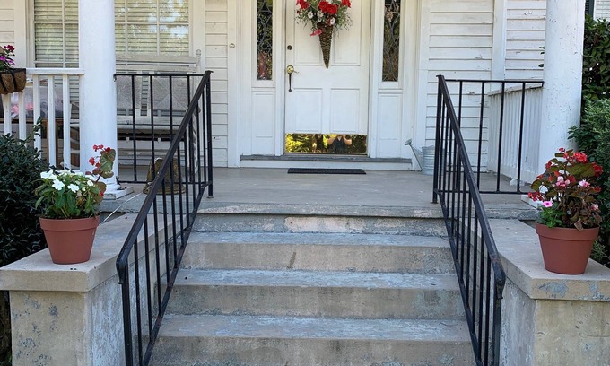Vicksburg Apartamento | Spacious Upstairs Apartment in Victorian Home