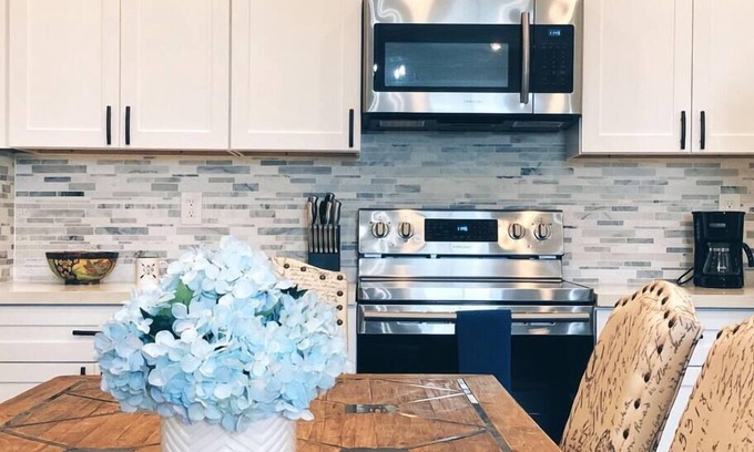 Broadmoor Casa | Spacious Uptown 3Br with Cozy Beds and Southern Charm