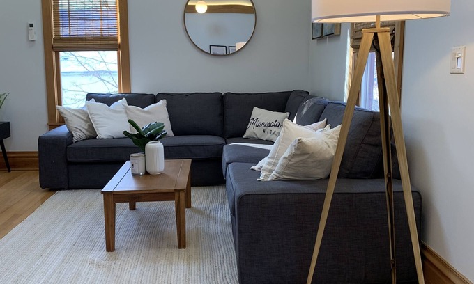 Bryant Apartamento | Spacious uptown/downtown MSP apartment
