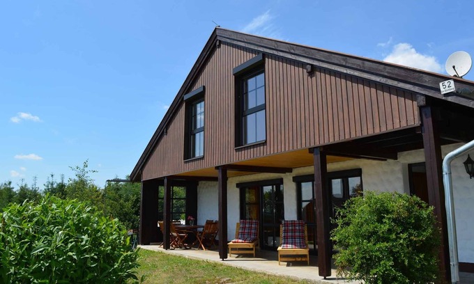 Renholding Apartamento | Spacious vacation home for 1-6 people with garden and sunbathing lawn