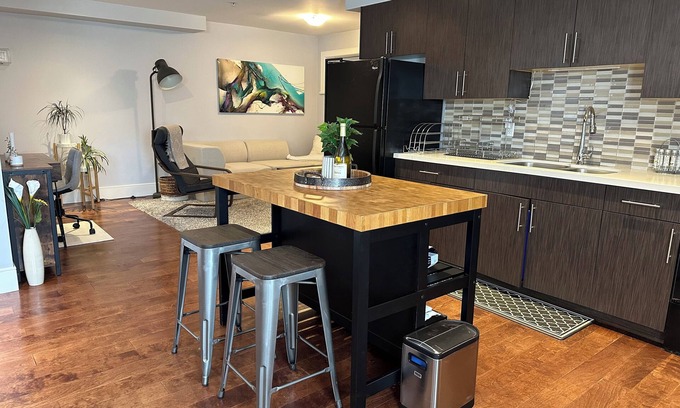Hastings Casa | Spacious Vancouver Suite