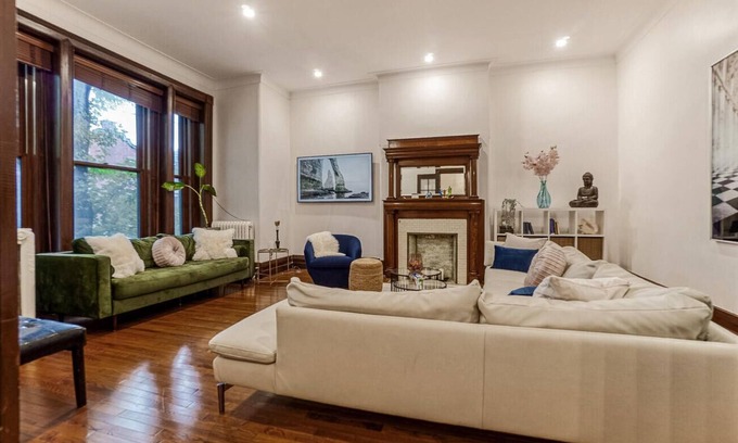 Westmount Casa | Spacious Victorian House 5 min to Downtown