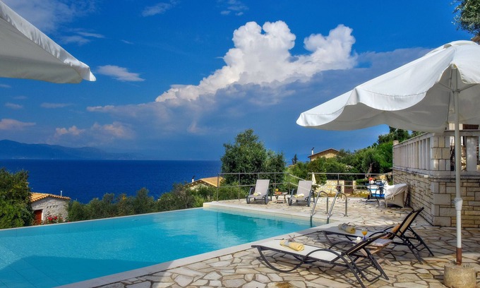 Gaios Villa | Amplio, villa Ionia directamente al mar.