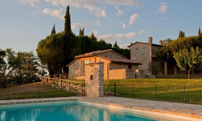 Gualdo Cattaneo Villa | Apartamento en villa con piscina, amplio jardín, patio privado, barbacoa, mesa de ping-pong