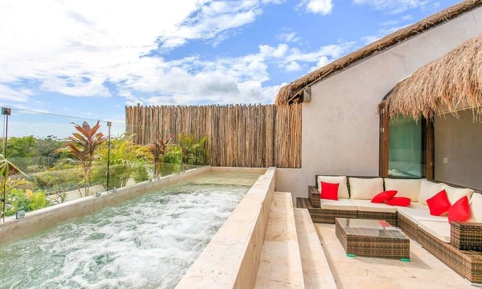 Barrio Zama Condominio | Suite de 3 niveles c/ alberca privada en la azotea