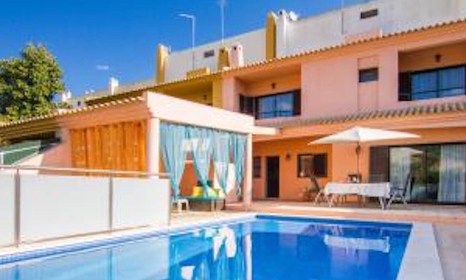 Urbanizacao dos Calicos Villa | Villa espaciosa con piscina privada climatizada, sin vecinos, barbacoa, WiFi cerca del casco antiguo