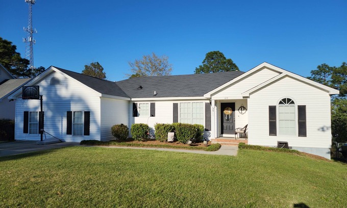 North Augusta Casa | Spacious Villa with swimming pool and game room
