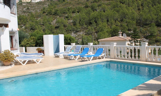 Paichi Villa | Espaciosa villa bien equipada con vista al mar y a las montañas