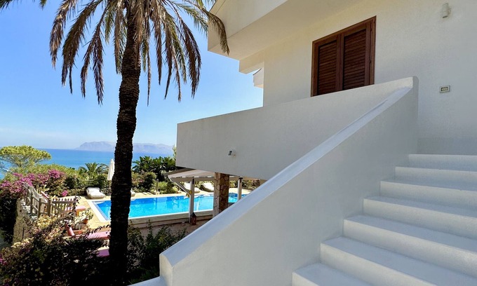 Scopello Villa | Amplia villa con piscina