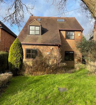 Horspath Casa | Spacious Village House near Oxford with Woodburner