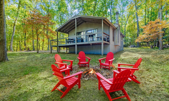 Sleepy Hollow Cabina | Spacious w/Hot Tub, Fire Pit, Deck, Grill and WiFi