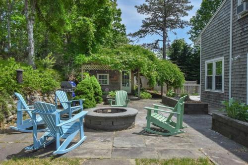 Chatham Casa | Spacious w Large Outdoor Area Fire Pit