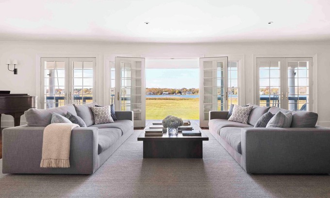 Quogue Casa | Spacious waterfront 9-bedroom house in peaceful Quogue
