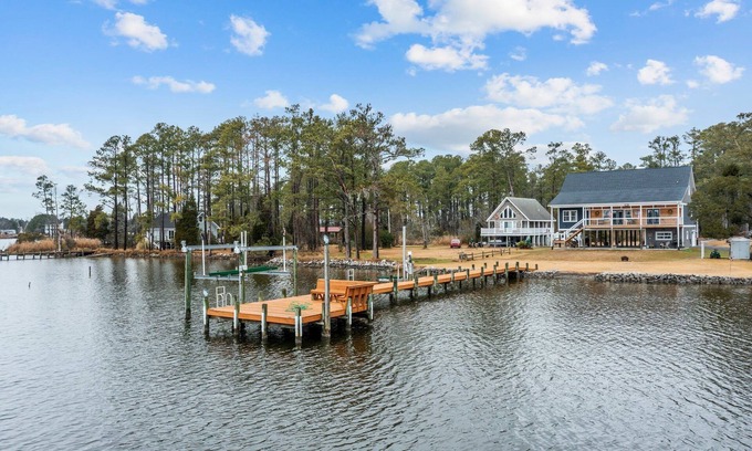 Belhaven Casa | Spacious waterfront home w/ dock, kayaks, paddleboards, cornhole & more!