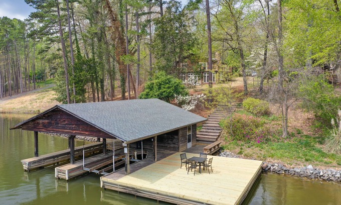 Leasburg Casa | Spacious Waterfront Hyco Lake Retreat w/ Dock!