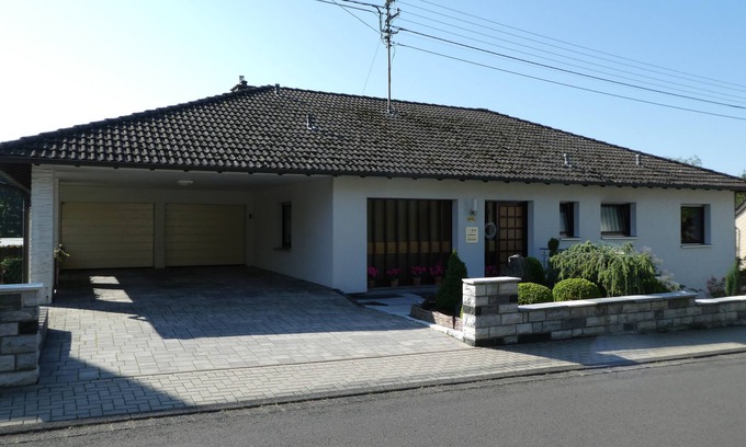 Nisterau Apartamento | Apartamento espacioso y tranquilo de 4 estrellas (DTV), cerca de la reserva natural.