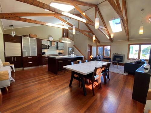 Wellington Casa | Spacious Wellington Family Oasis