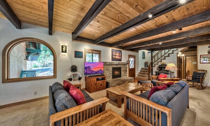 Homewood Cabina | Spacious West Shore Cabin!
