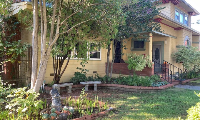 Cloverdale Casa | Spacious wine country retreat; Sauna, hot tub, gym in charming Cloverdale.