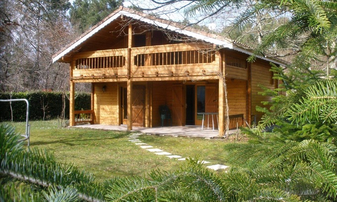 La Teste-de-Buch Chalet De Esquí | Amplio chalet de madera en un parque de recreo en la bahía de Arcachon