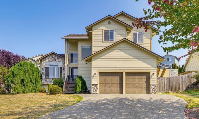 Marysville Casa | Spacious Yard & Deck: Home 8 Mi to Puget Sound!