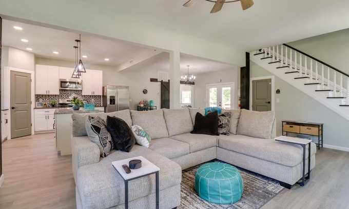 Grove Casa | Spacious Yard, Games and Fire Pit Grove Home Rental