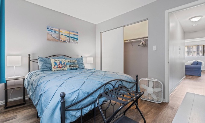 Aurora Apartamento | Spacious2BR/Work Crews & Families/Sleeps6/desk/Parking/WIFI/Pet friendly