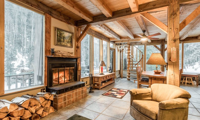 Taos Ski Valley Casa | Spalding chalet: Serene haven w/ creek access and close to ski lift