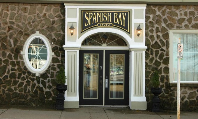 Sydney Cabina | Spanish Bay Inn, CANADA