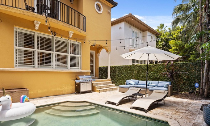 Eastern Shores Villa | Spanish Luxury Villa | 4 Bedroom 4 Bath | Pool | Sunny Isles