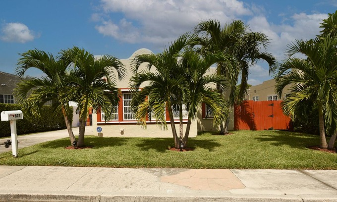 Southwest Casa | Spanish Style 2/1 situated in the heart of south east west palm beach .