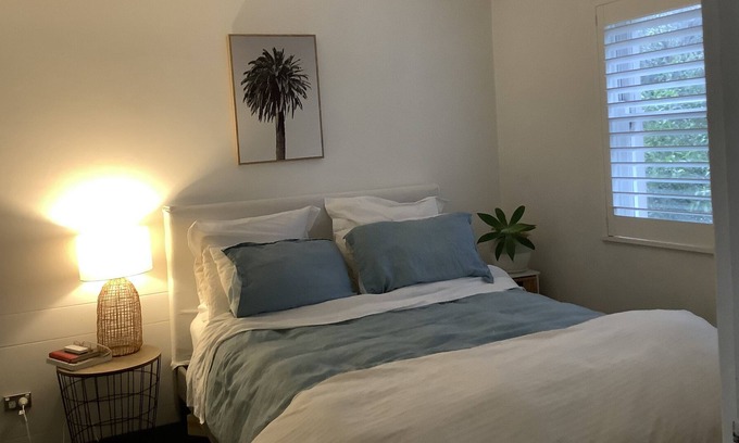 Avalon Beach Apartamento | Spanish style block, cosy couple retreat