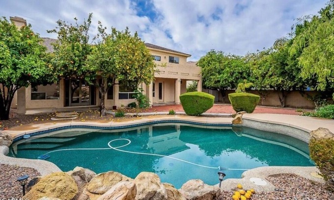 Arabian Crest Casa | Spanish-themed Scottsdale gem w /Lagoon pool and Arcade games!