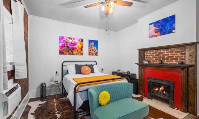 Spanish Town Historic District Apartamento | Spanish Town Revival Upscale Downtown Retreat