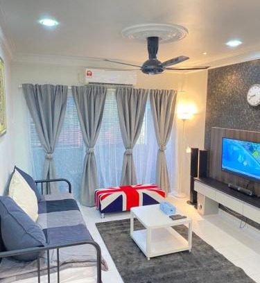 Kampung Paroi Apartamento | Spanish Villa homestay