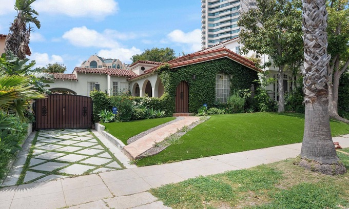 Westwood Casa | Spanish Villa Style With Luxury Furniture & Yard!