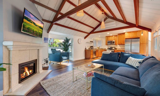 West Junior College Casa | Spanish Wine Country Cottage with Hot Tub!