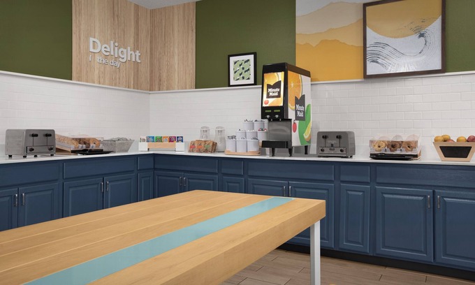 Lakewood Hotel | Spark by Hilton Lakewood Denver Southwest