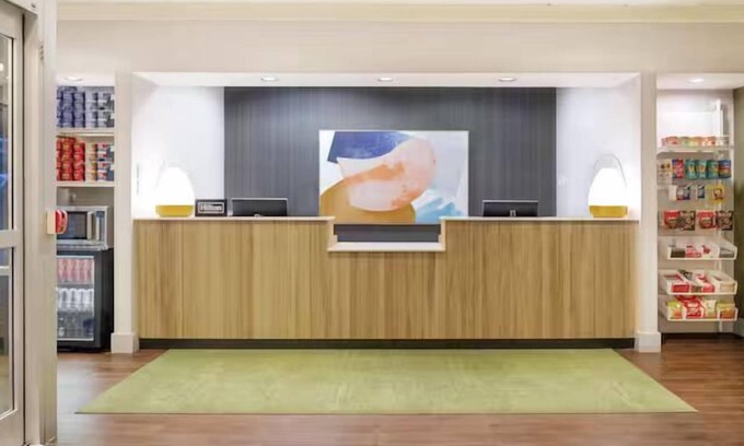 Waldorf Hotel | La Quinta Inn by Wyndham Waldorf