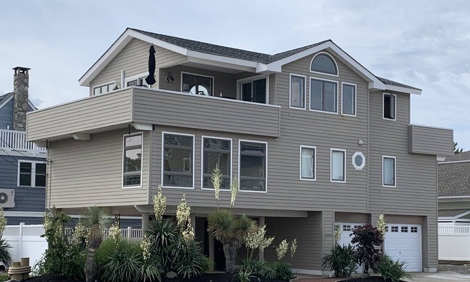 Beach Haven Terrace Casa | Con vista al mar 2 camas tamaño king 2 minutos a pie de la playa Coveted Wow Factor Beach Haven House!