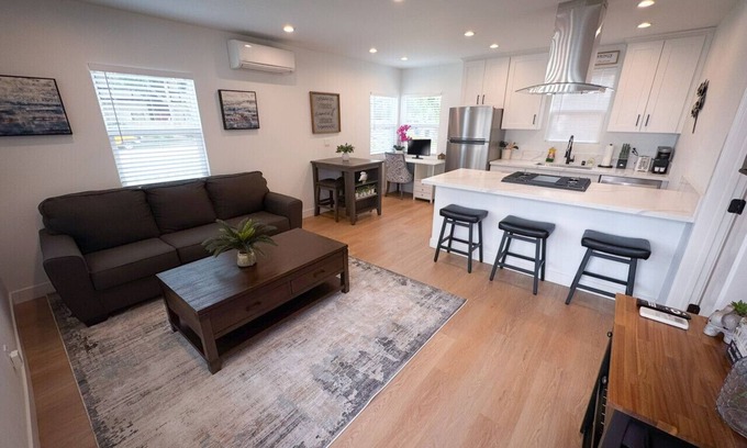 Burbank Apartamento | Sparkling First Floor Burbank Home - near to all Burbank & Hollywood Attractions!