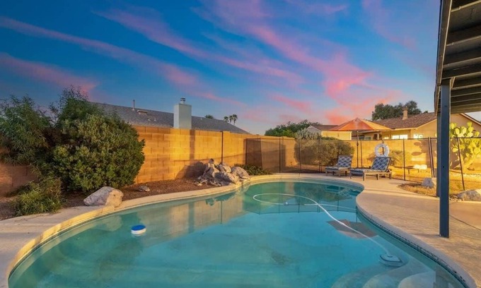 Canyon Shadows Casa | Sparkling Pool | Grill | Backyard Lounge | Oro Val