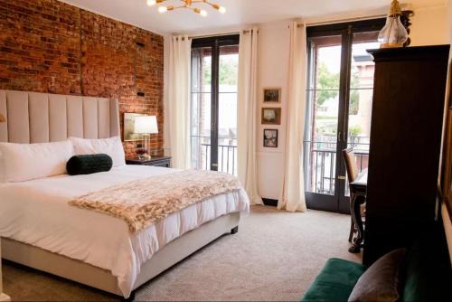 Nevada City Hotel | Speakeasy King Suite (Rm 2)