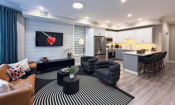Portsmouth Apartamento | Speakeasy Vibe ~ Luxe 1BR ~ <2min walk to MKT SQ