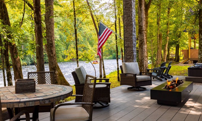 Nantahala Cabina | Cabin on Nantahala River with Hot tub/ Bryson City, NC 28713