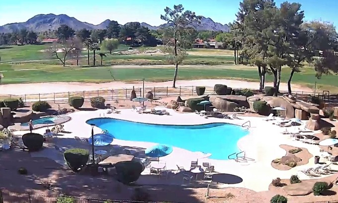 Paradise Valley Village Condominio | Planta superior: vistas de la piscina 5, campo de golf y montañas