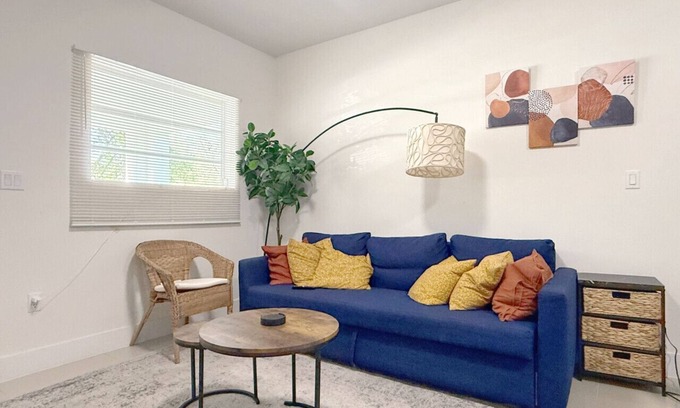 Liberty City Casa | Special Discount - Buena Vista Room + Ensuite Bath